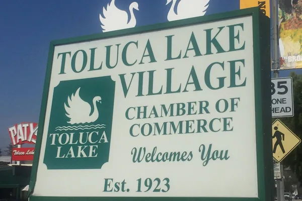 The Toluca Lake Village welcome sign
